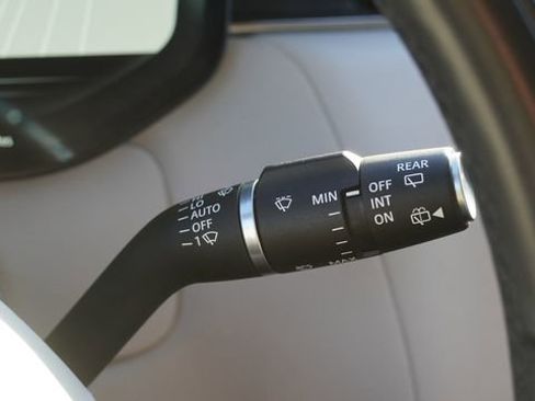 Used 2023 Land Rover Range Rover Sport SE AWD/4WD image 32