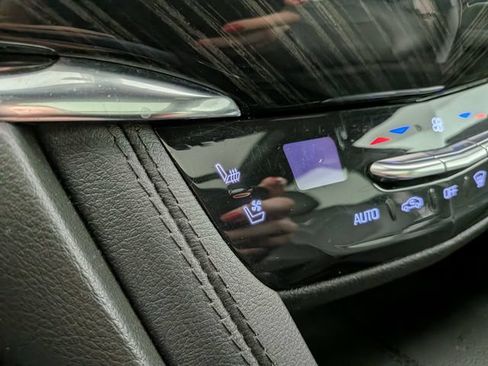 Used 2023 Cadillac XT6 Premium Luxury FWD image 8