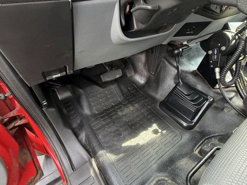 Used 2016 Ford F550 4x4 Regular Cab Super Duty image 29