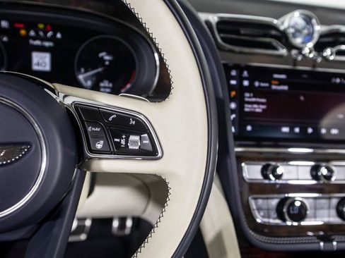Used 2021 Bentley Bentayga image 44