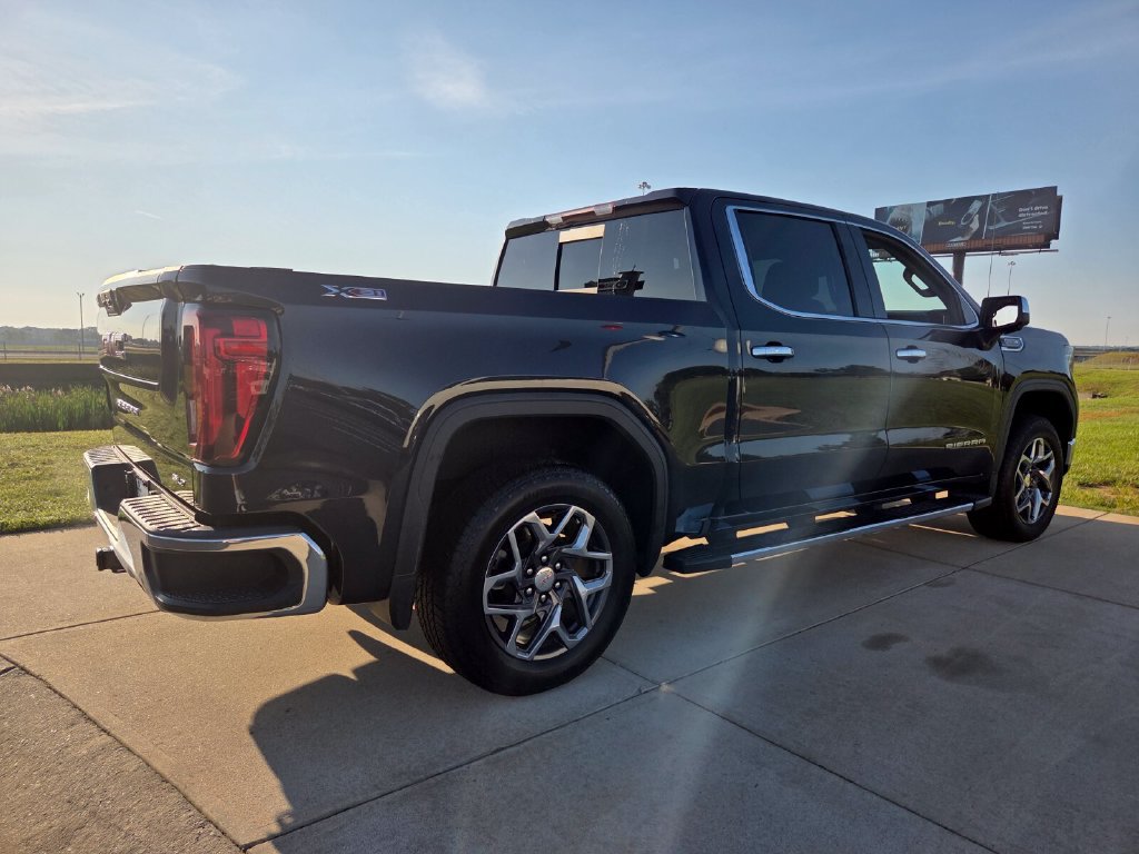 Used 2023 GMC Sierra 1500 SLT w/ SLT Premium Package AWD/4WD image 11