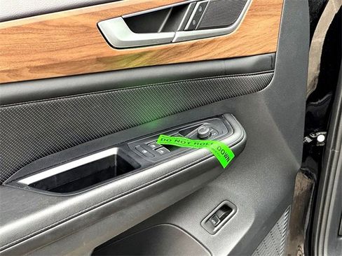 Certified 2024 Volkswagen Atlas SE image 12