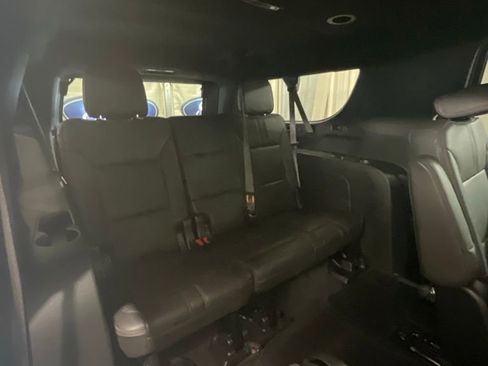 Used 2022 Chevrolet Suburban RST w/ Luxury Package AWD/4WD image 16