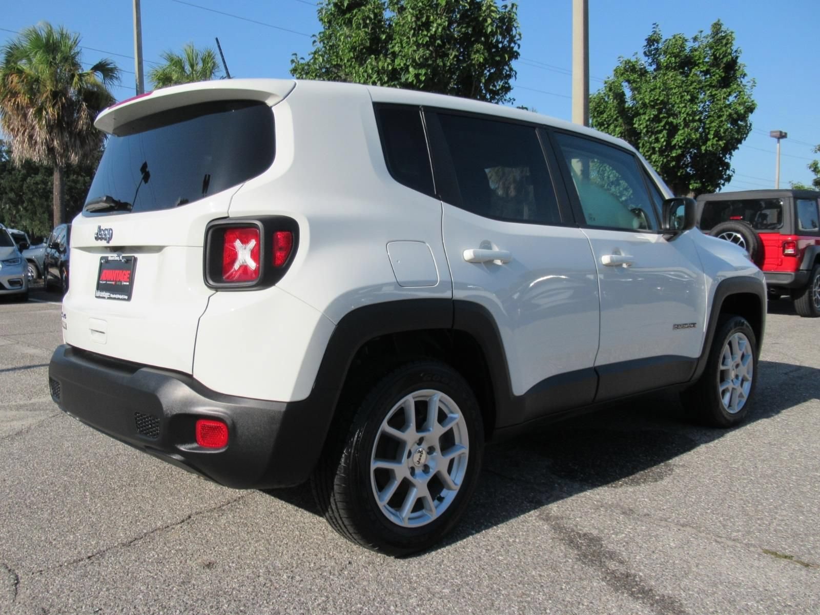 Certified 2023 Jeep Renegade Latitude AWD/4WD image 7