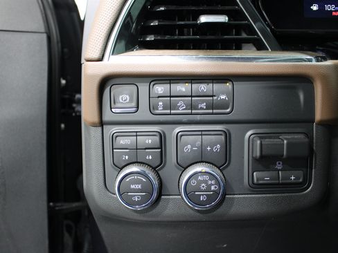 Used 2025 Chevrolet Tahoe High Country w/ LPO, Illumination Package AWD/4WD image 9