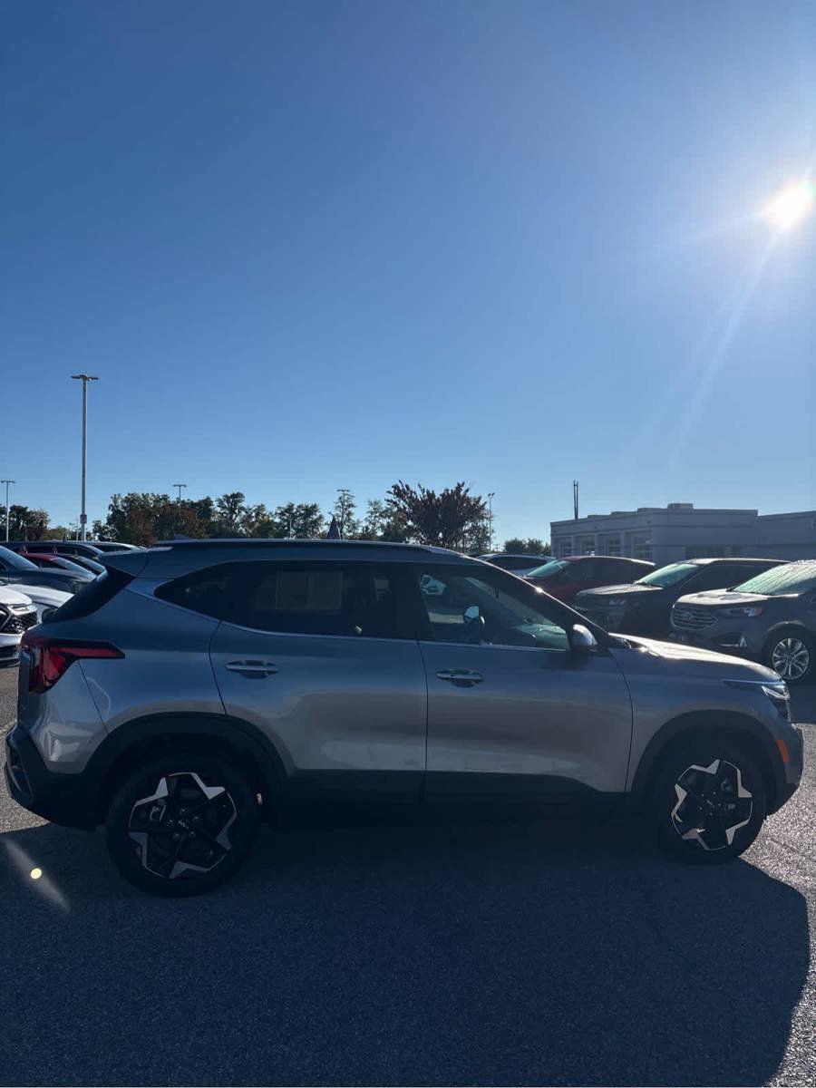 Used 2024 Kia Seltos EX AWD/4WD image 30