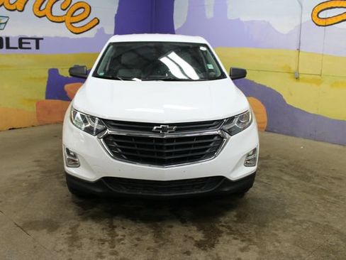 Used 2019 Chevrolet Equinox LS w/ LS Convenience Package FWD image 3