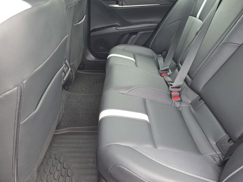 Used 2025 Toyota Camry SE image 10