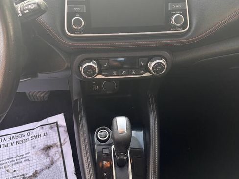Used 2019 Nissan Kicks SR w/ SR Premium Package FWD image 13