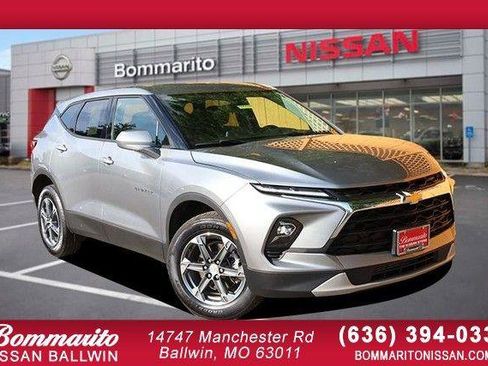 Used 2025 Chevrolet Blazer LT AWD/4WD image 1