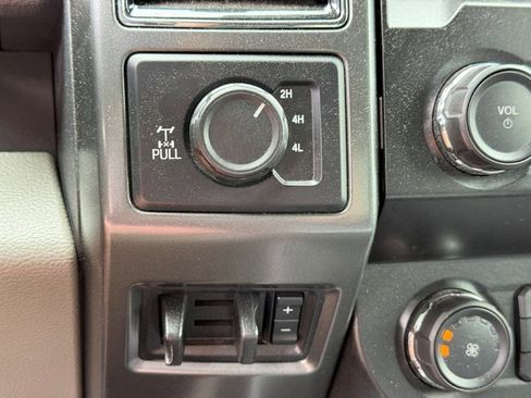 Used 2022 Ford F250 XLT w/ XLT Premium Package AWD/4WD image 34