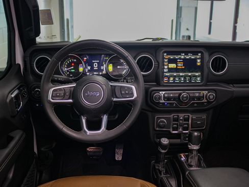 Used 2023 Jeep Wrangler Unlimited Sahara w/ Cold Weather Group AWD/4WD image 7