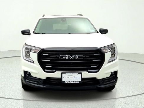 Used 2024 GMC Terrain SLT w/ Infotainment Package II AWD/4WD image 2