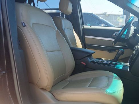 Used 2017 Ford Explorer XLT w/ Equipment Group 202A FWD image 10