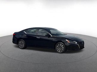 Used 2025 Nissan Altima 2.5 SV video 2