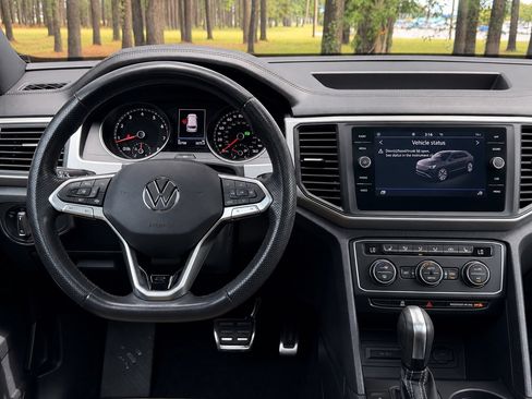 Used 2021 Volkswagen Atlas Cross Sport SE w/ Panoramic Sunroof Package FWD image 3