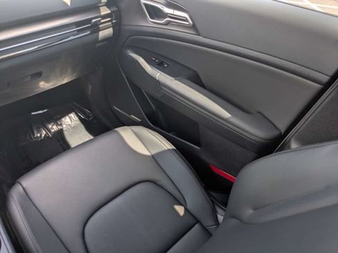 Used 2026 Kia Sportage EX FWD image 18