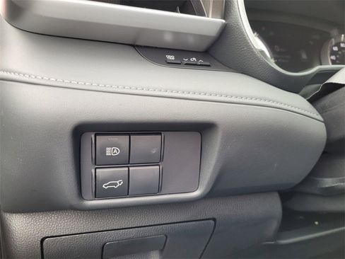 Certified 2025 Toyota Highlander XLE image 31