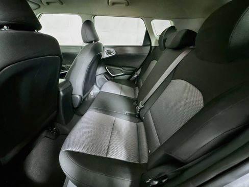Used 2025 Kia Soul LX w/ LX Technology Package FWD image 26
