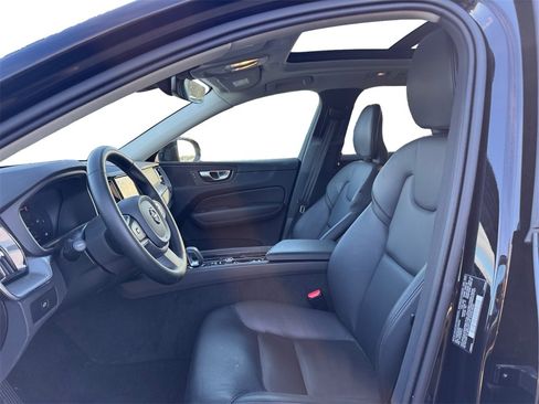 Certified 2025 Volvo XC60 B5 Core image 31