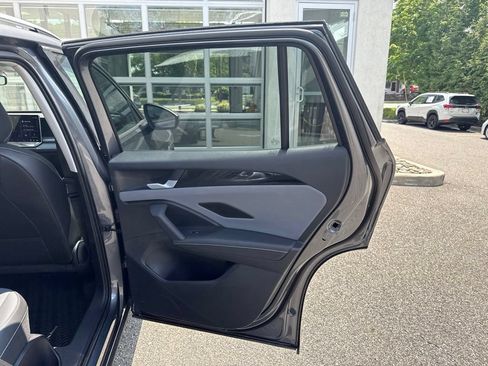 Used 2026 Volkswagen Tiguan SE AWD/4WD image 21