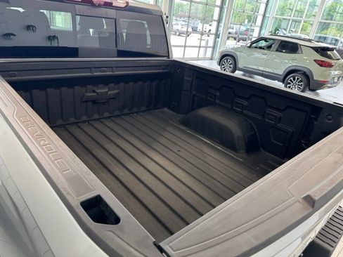 Used 2025 Chevrolet Silverado 1500 LTZ AWD/4WD image 44