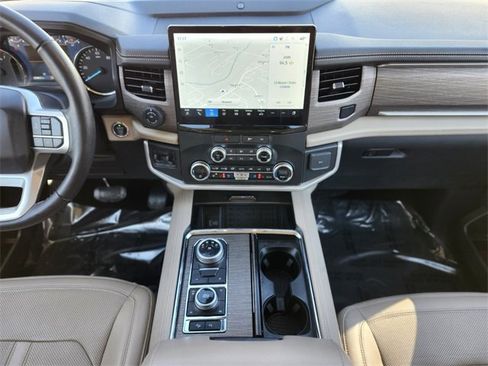 Used 2023 Ford Expedition Limited image 14