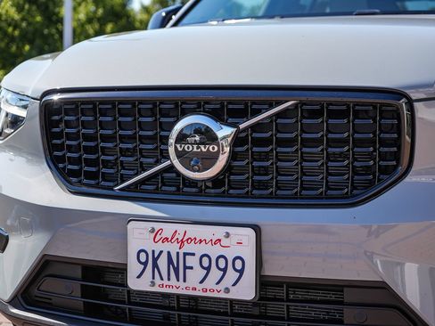 Used 2024 Volvo XC40 B5 Plus w/ Climate Package AWD/4WD image 7