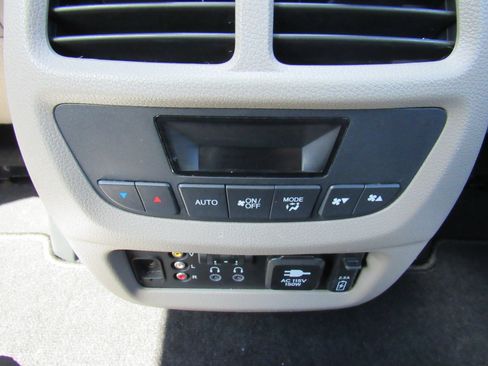 Used 2018 Honda Pilot Touring image 27