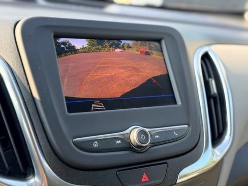Used 2020 Chevrolet Equinox LS w/ LS Convenience Package AWD/4WD image 15