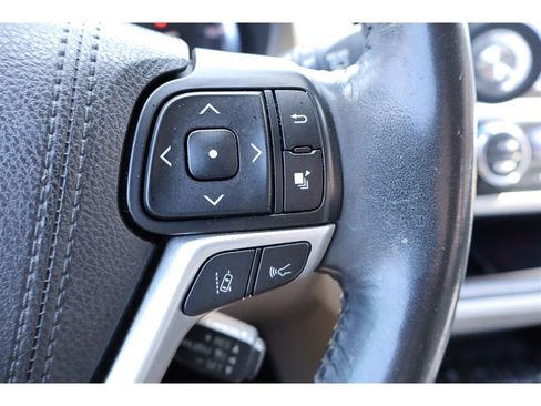 Used 2017 Toyota Highlander FWD V6 image 40