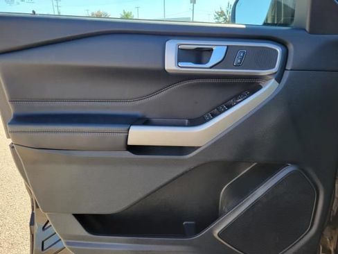 Used 2022 Ford Explorer XLT AWD/4WD image 17