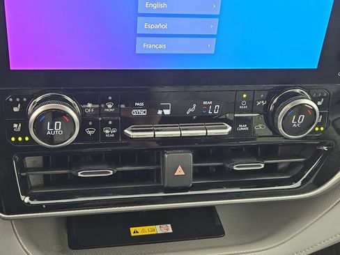 Used 2023 Toyota Highlander Platinum FWD image 22