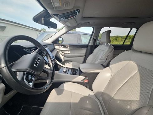 Used 2022 Jeep Grand Cherokee L Overland w/ Advanced Protech Group III AWD/4WD image 11