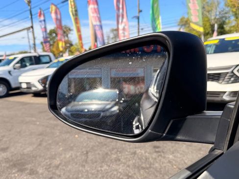 Used 2022 Toyota C-HR XLE image 14