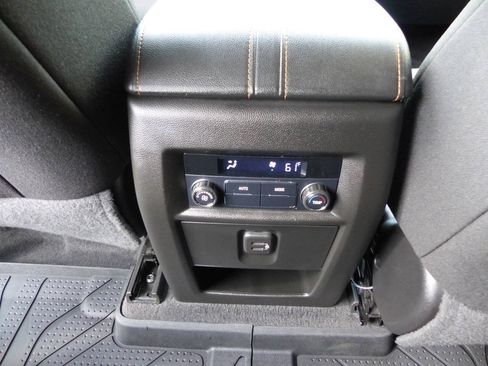Used 2019 Chevrolet Traverse LT w/ LPO, Floor Liner Package AWD/4WD image 38
