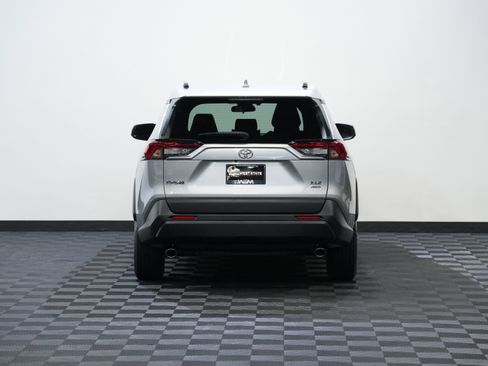 Used 2020 Toyota RAV4 XLE w/ XLE Grade Weather Package AWD/4WD image 7