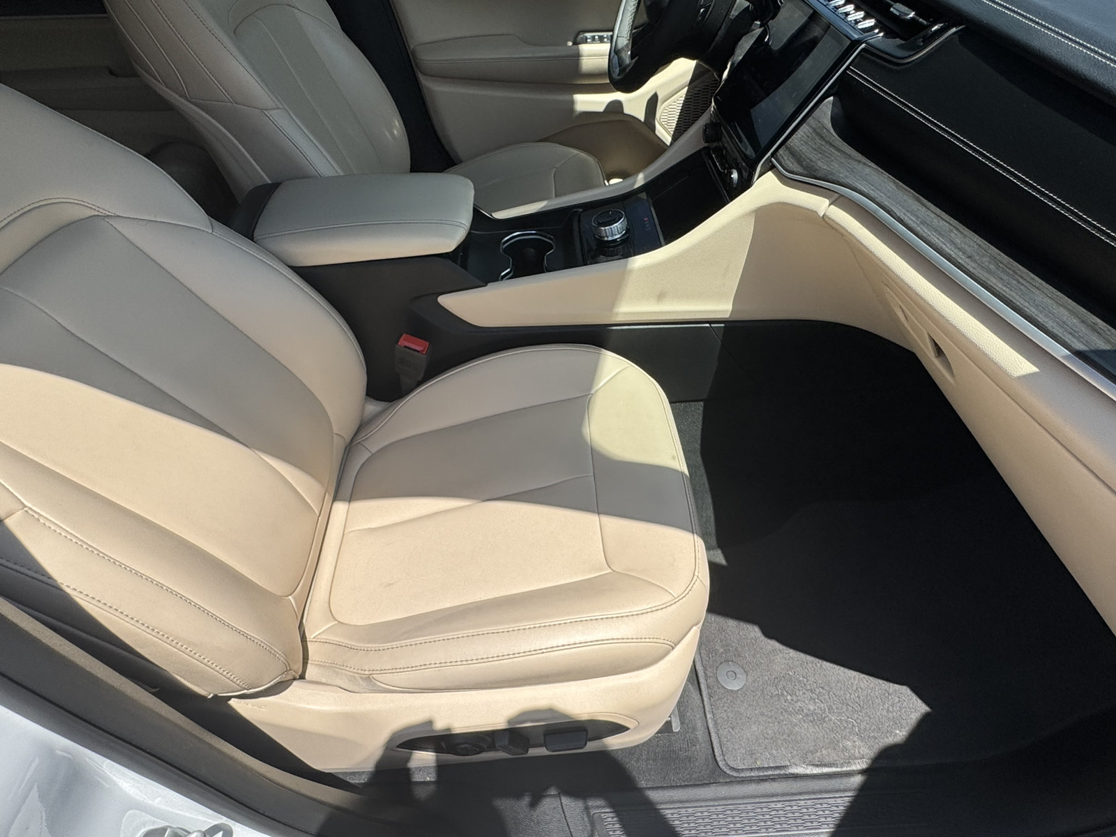 Used 2025 Jeep Grand Cherokee L Limited RWD image 15