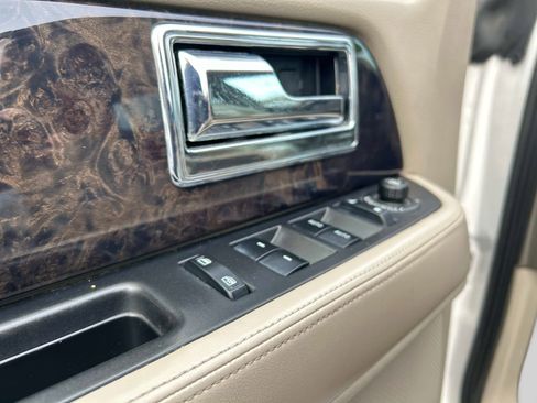 Used 2015 Lincoln Navigator 4WD image 22