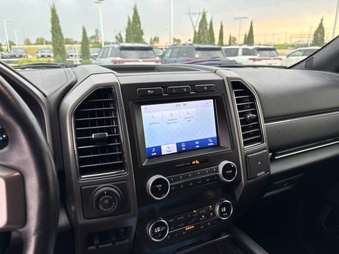Used 2021 Ford Expedition XLT RWD image 3