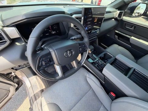 Used 2025 Toyota Tundra Limited AWD/4WD image 16