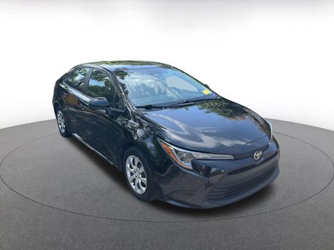 Used 2025 Toyota Corolla LE FWD image 1