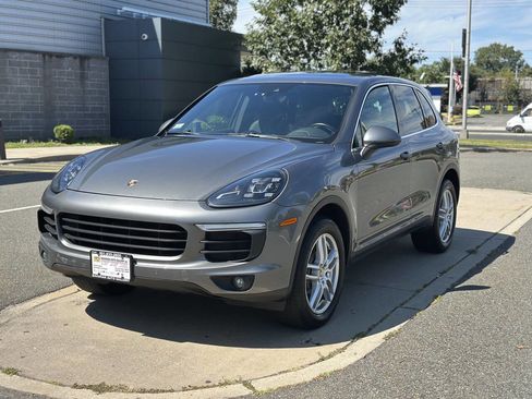Used 2016 Porsche Cayenne image 1