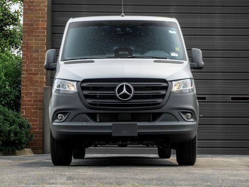 Used 2025 Mercedes-Benz Sprinter 2500 image 5