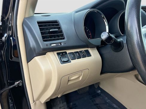 Used 2013 Toyota Highlander Plus AWD/4WD image 9