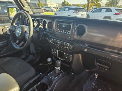 Used 2022 Jeep Wrangler Unlimited Sport image 12