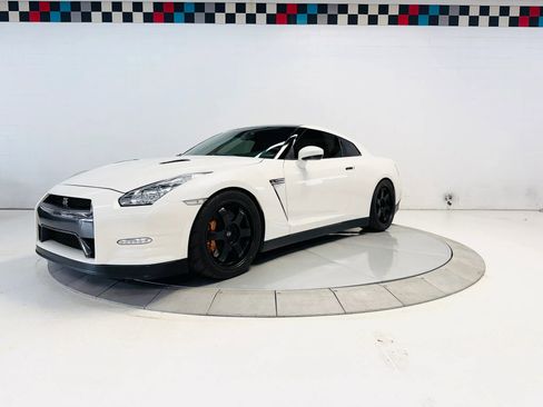 Used 2014 Nissan GT-R Black Edition AWD/4WD image 10