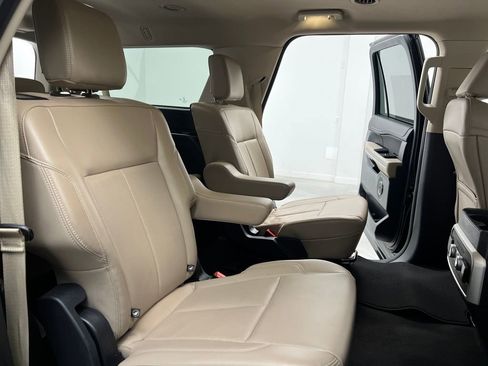 Used 2024 Ford Expedition Max XLT image 18