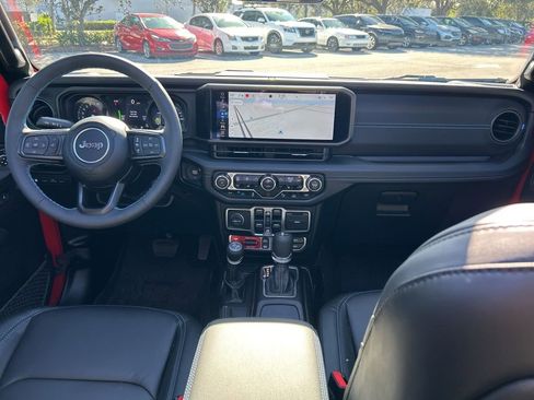 Used 2024 Jeep Wrangler Unlimited Rubicon 4xe image 11