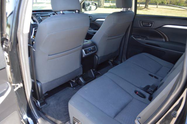 Used 2019 Toyota Highlander LE FWD image 15